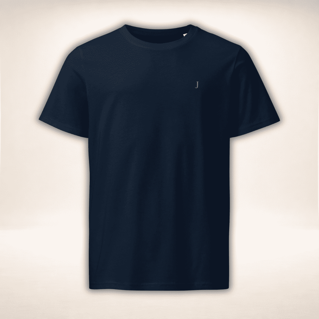 Club Juliet Bio Tee in Navy mit kleinem goldfarbenem J