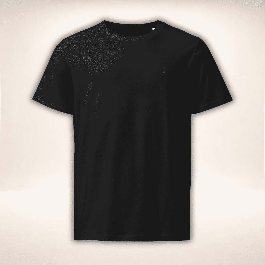 Club Juliet Bio Tee in Schwarz mit kleinem goldfarbenem J