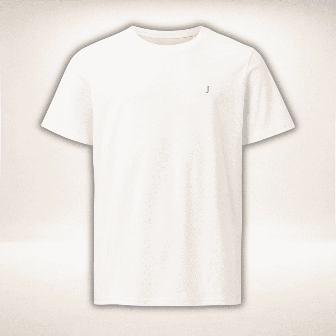Club Juliet Bio Tee in Weiß mit kleinem goldfarbenem J