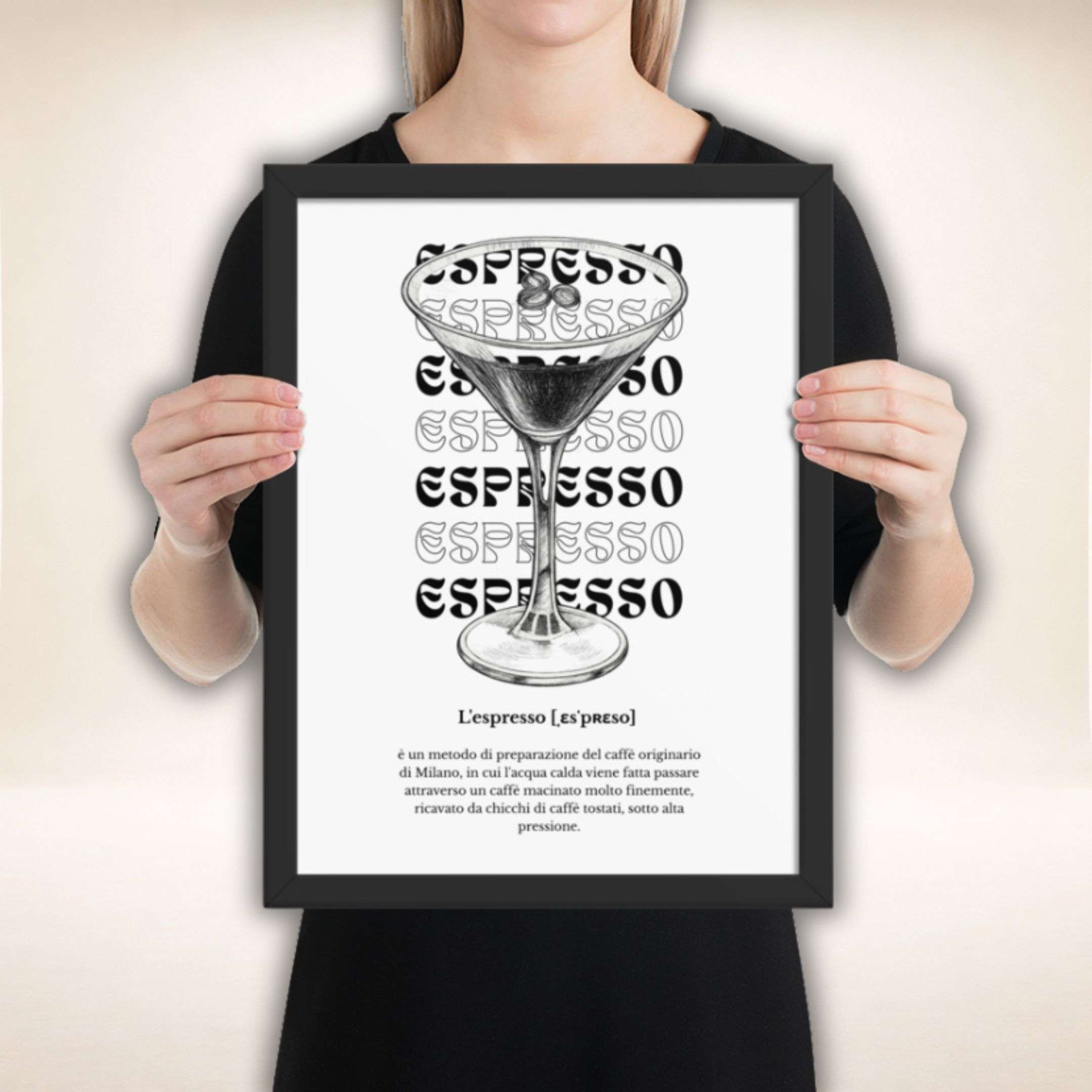 ESPRESSO Poster im schwarzen Rahmen mit Espresso-Martini-Illustration und typografischem Motiv