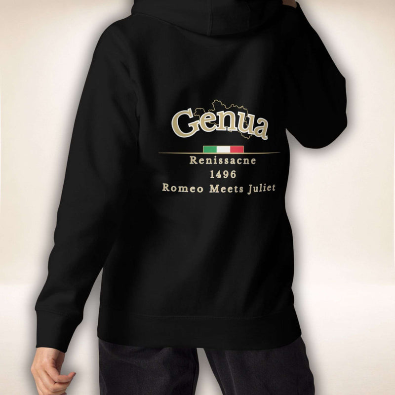 Genua Renaissance Hoodie in Schwarz, getragen mit großem Genua-Schriftzug auf dem Rücken