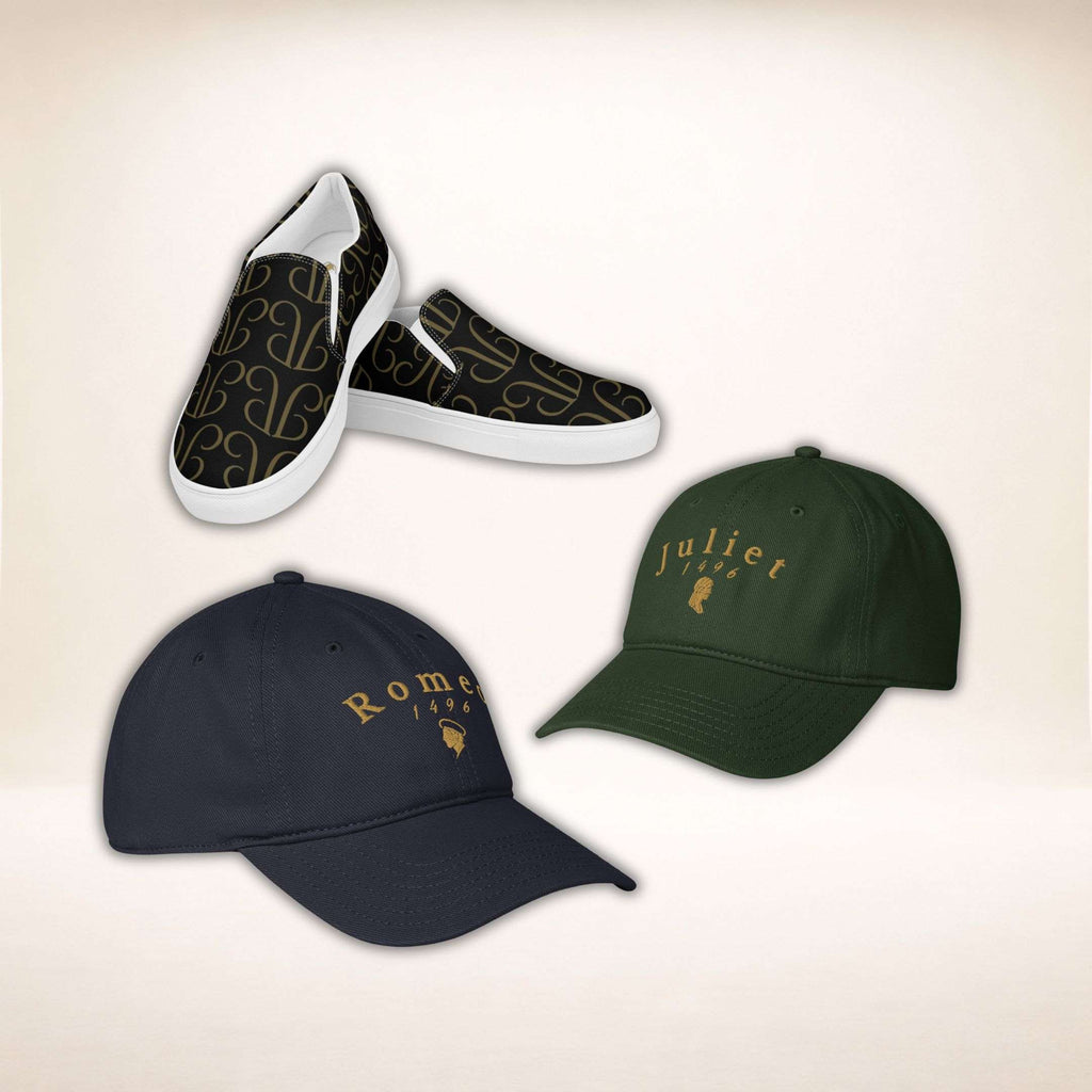 Extras Bundle mit Romeo und Juliet Caps sowie schwarzen Monogramm Slip-Ons